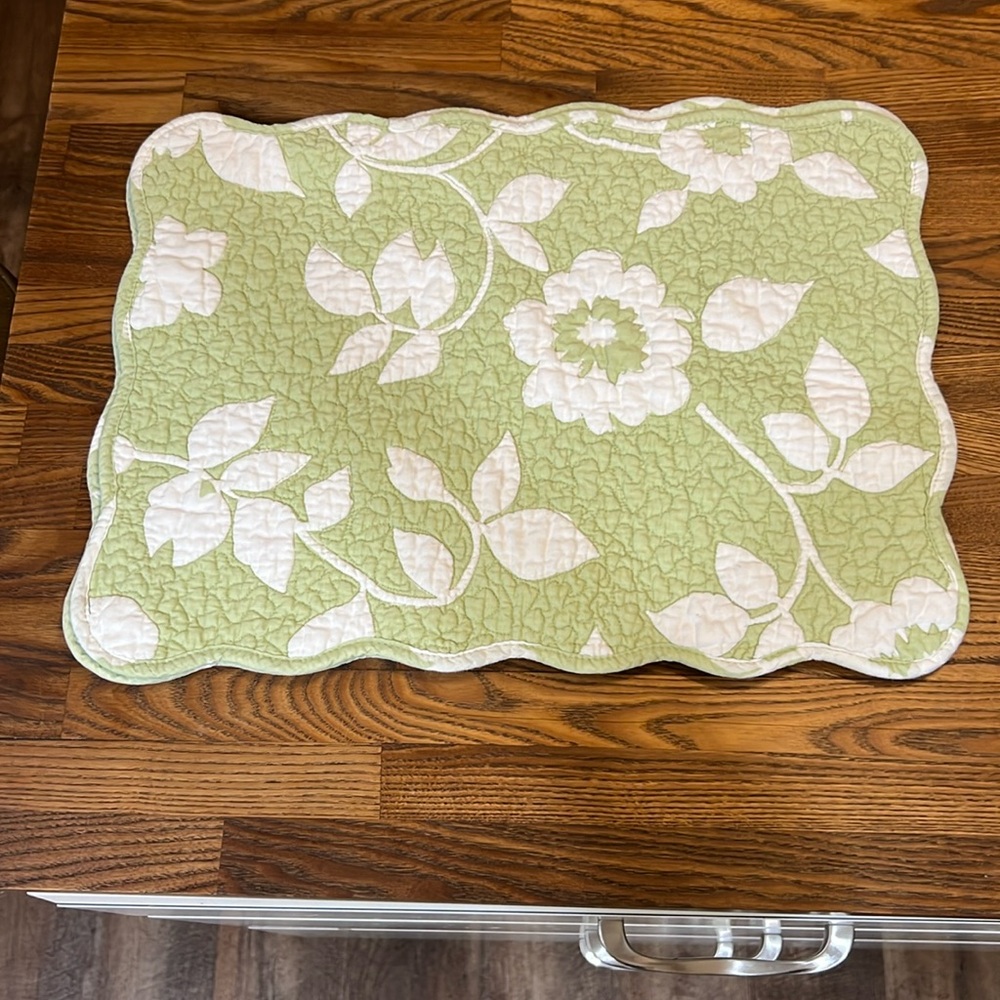 Victoria Hill two piece placemat set